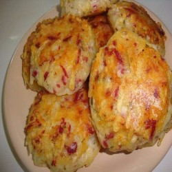 Рецепт;  Драники с ветчиной, сыром и зеленью Ингредиенты картофель - 6 шт. приготовим