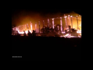 Посмотреть видеоновости Пожар на складах в Петрозаводске, Балтийска 14, с 5 на 6 мая 2013 года
